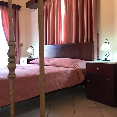 בית הארחה Ballas Paradise Messonette *